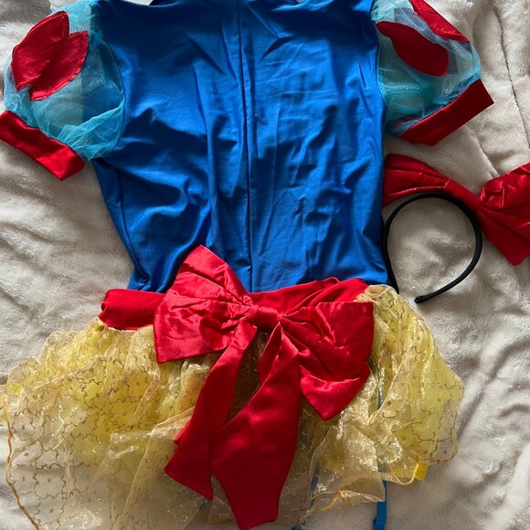 Leg Avenue womens 3PC.Sexy Miss Snow Costume size S - Picture 4 of 5